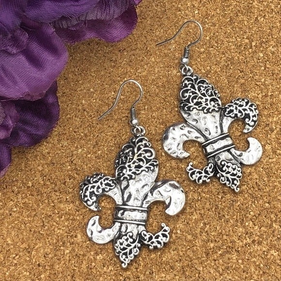🌼 Scroll Fleur De Lis Silver Dangle Earrings- Fleur De Lis - Picture 1 of 3